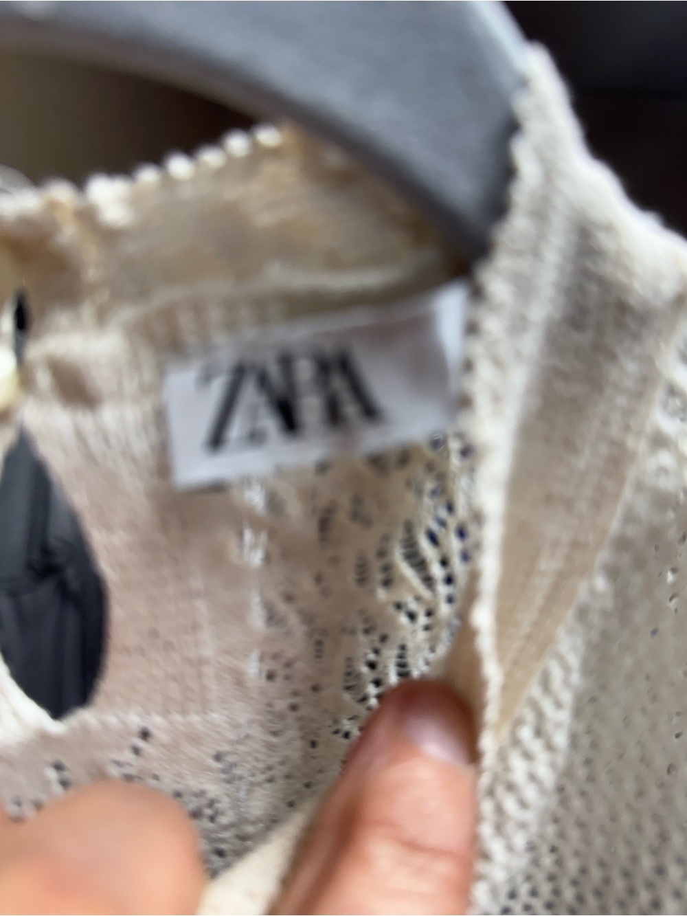 ZARA Cream Lace-Pattern Knit Shell with Keyhole Back - Picture 6 of 7